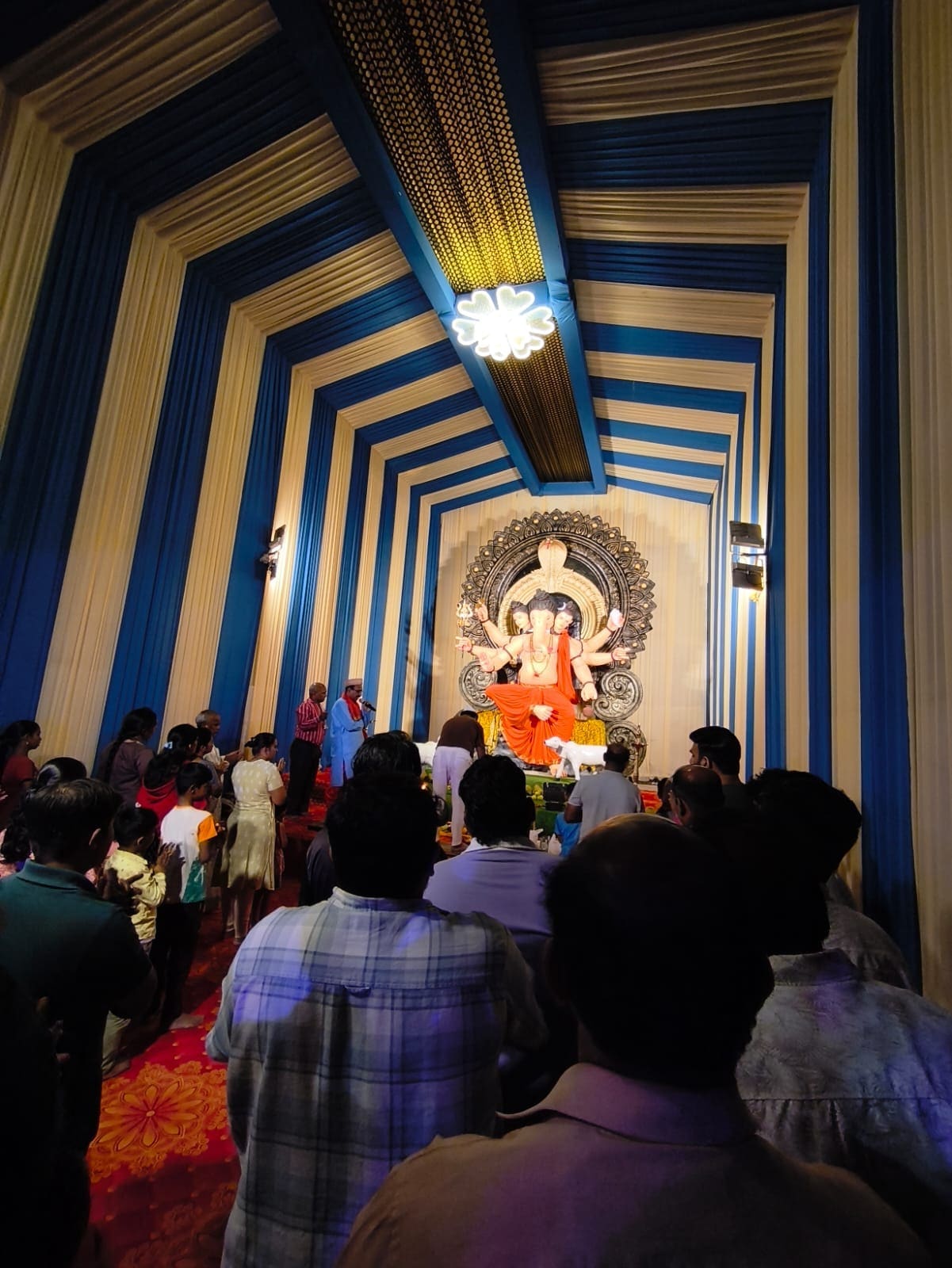 Devotees gathered for evening aarti inside the decorated mandap, 2026